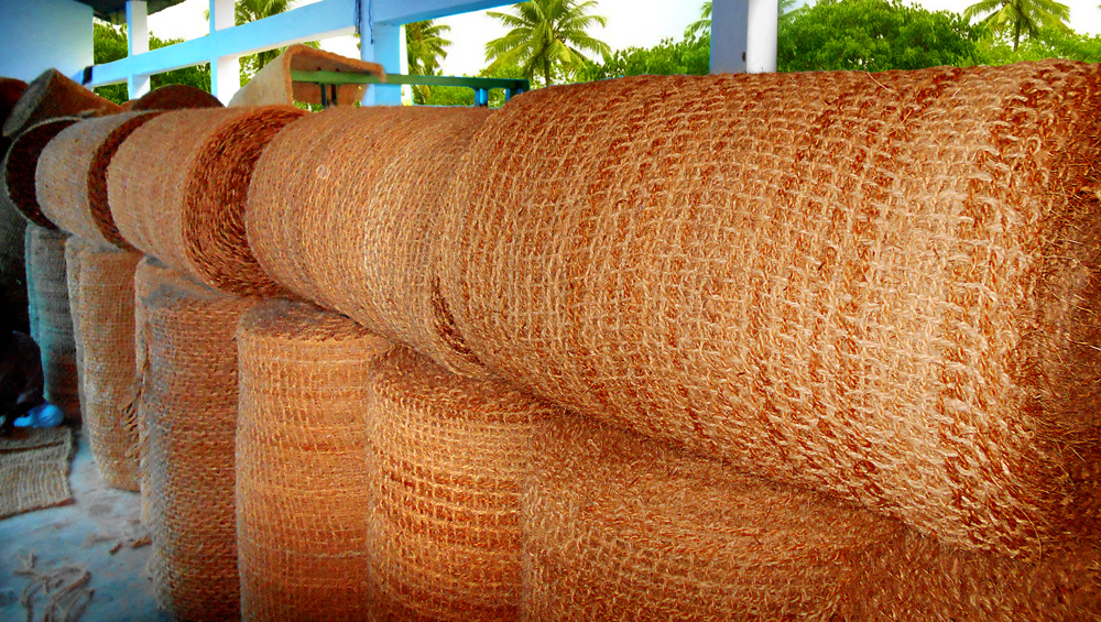 pembuatan keset sabut kelapa