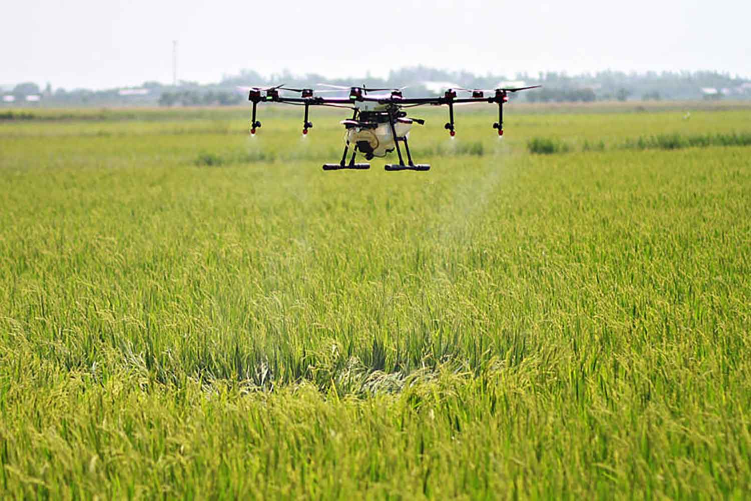 keunggulan GPS drone sprayer pertanian